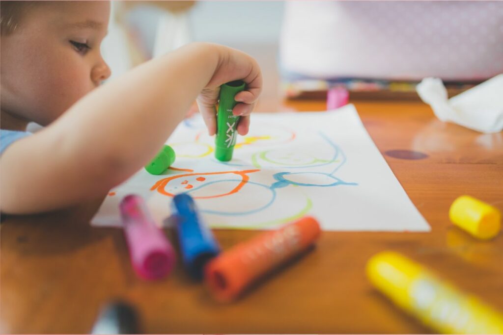 Aprendendo em casa: 20 atividades para fazer com crianças de 2 anos